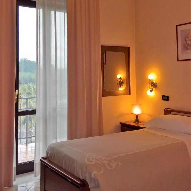 Hotel La Rotonda Cepagatti Exterior photo